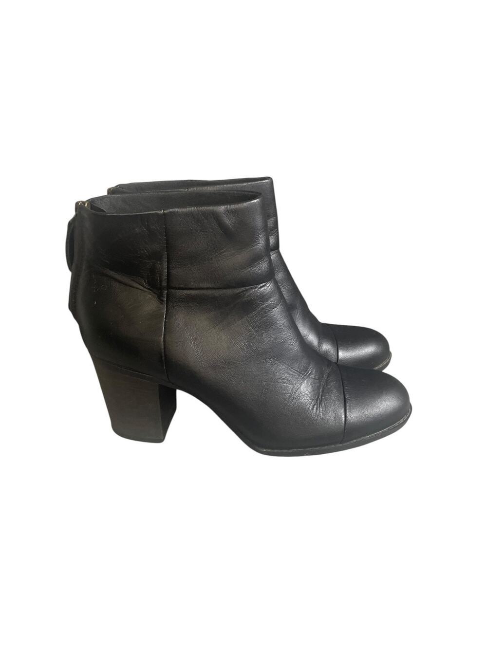 Clarks Collection Women’s 9M Enfield Tess Black Leather Ankle Boots W/ Cap Toe